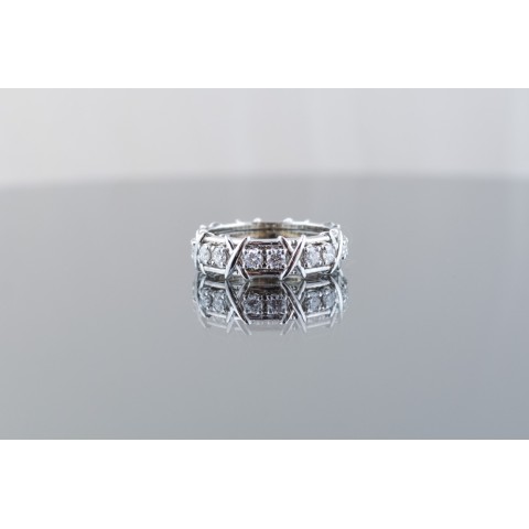Women's diamond ring